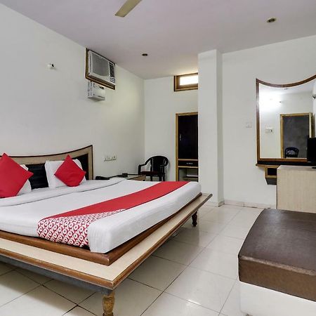 Oyo 45398 Kunal Hotel Etawah Bagian luar foto