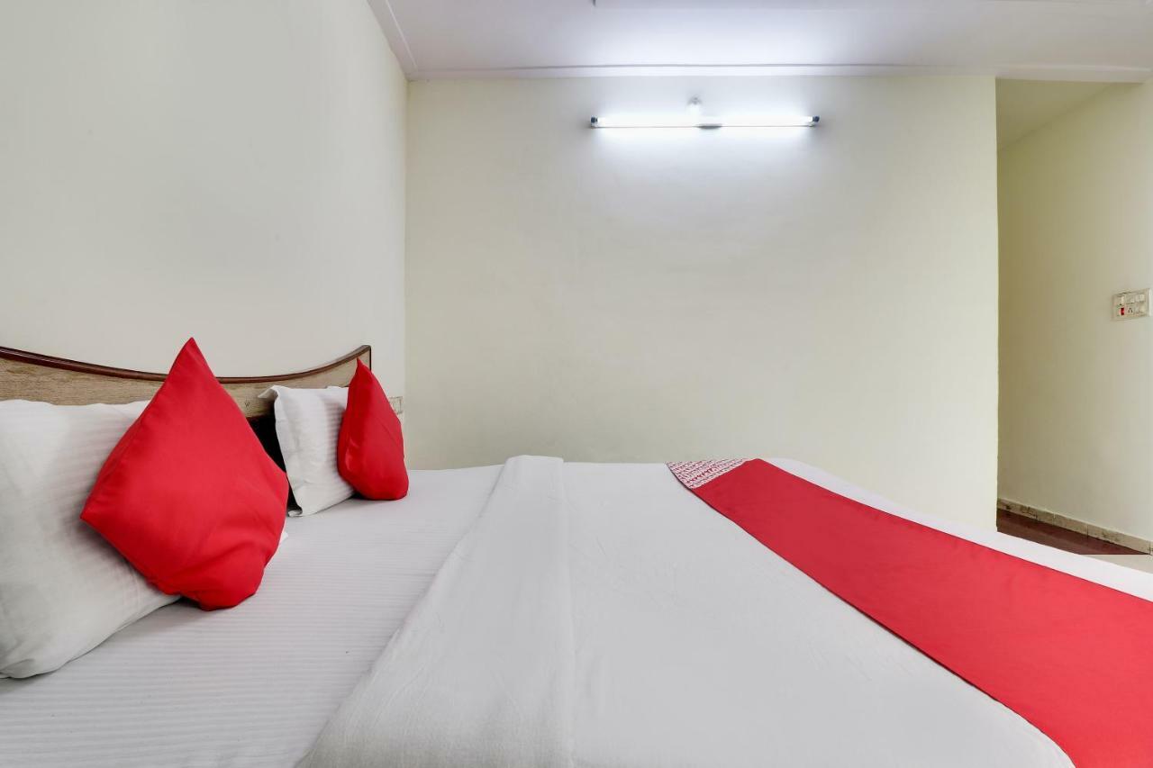 Oyo 45398 Kunal Hotel Etawah Bagian luar foto