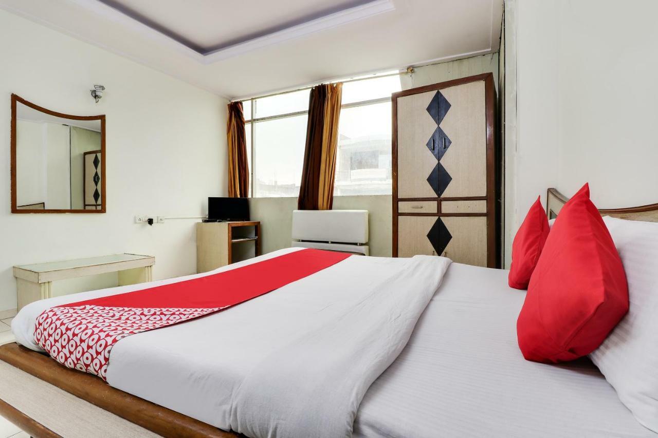 Oyo 45398 Kunal Hotel Etawah Bagian luar foto