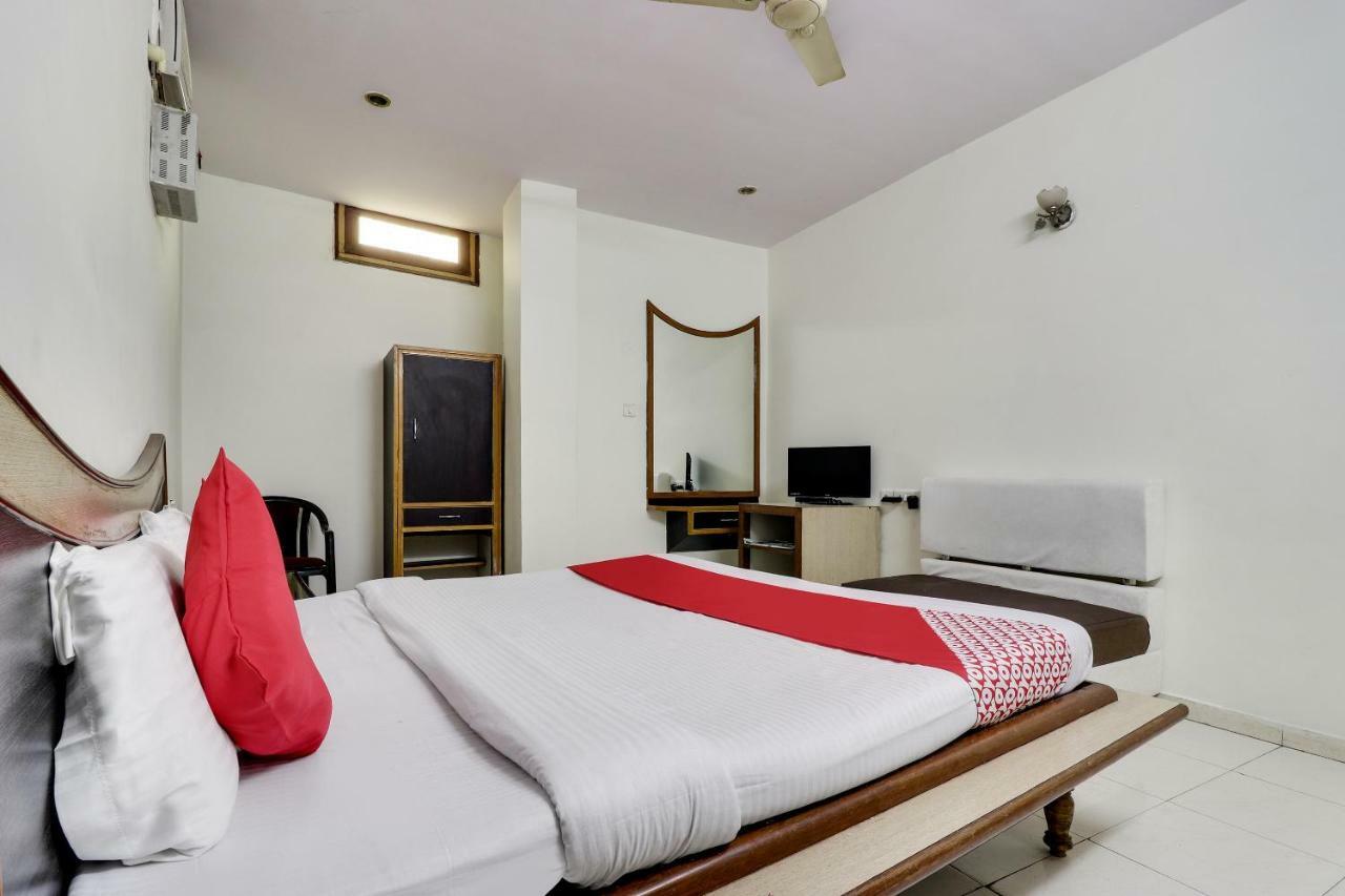 Oyo 45398 Kunal Hotel Etawah Bagian luar foto