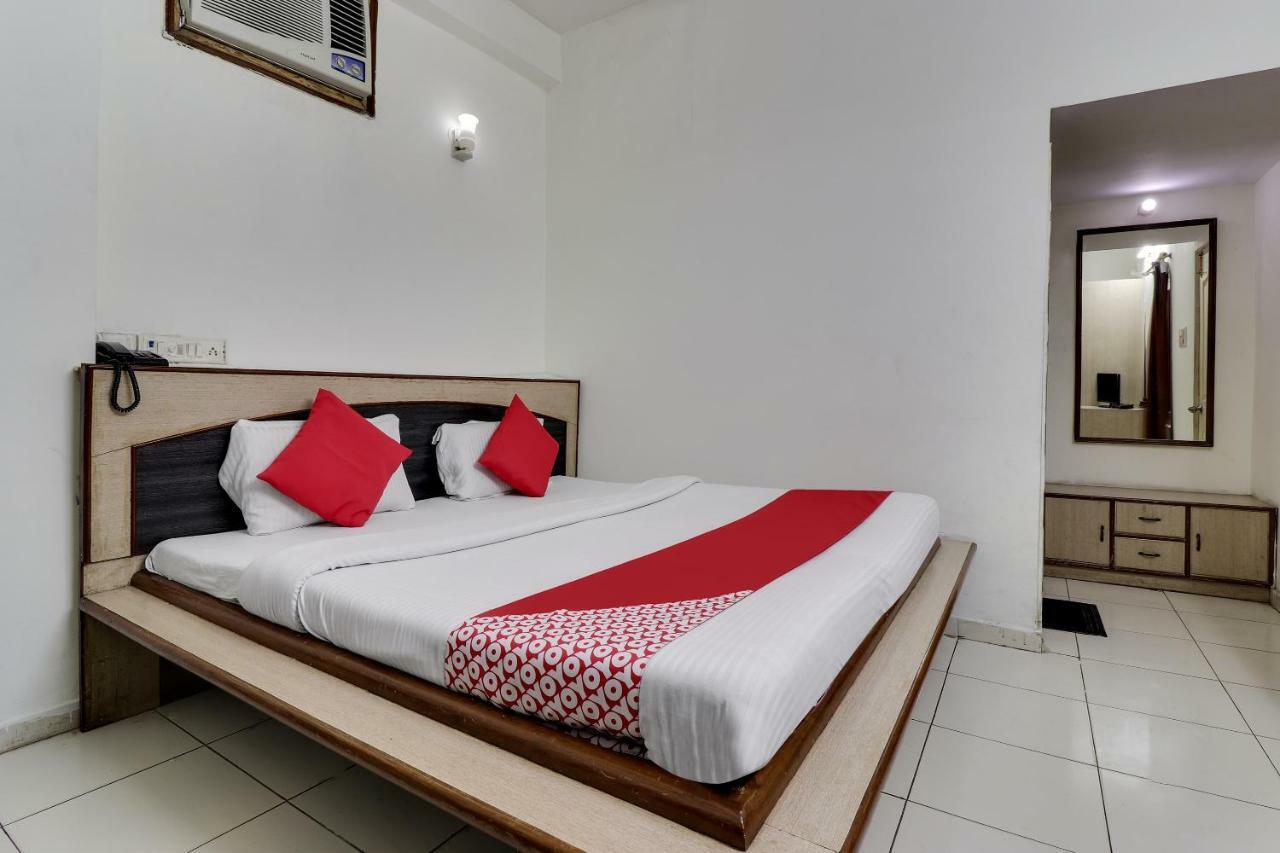 Oyo 45398 Kunal Hotel Etawah Bagian luar foto