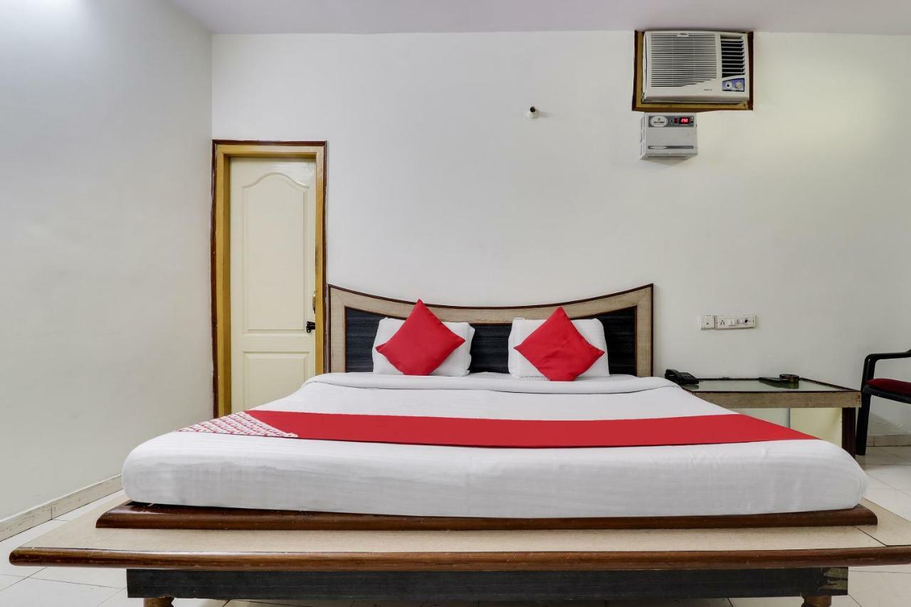 Oyo 45398 Kunal Hotel Etawah Bagian luar foto