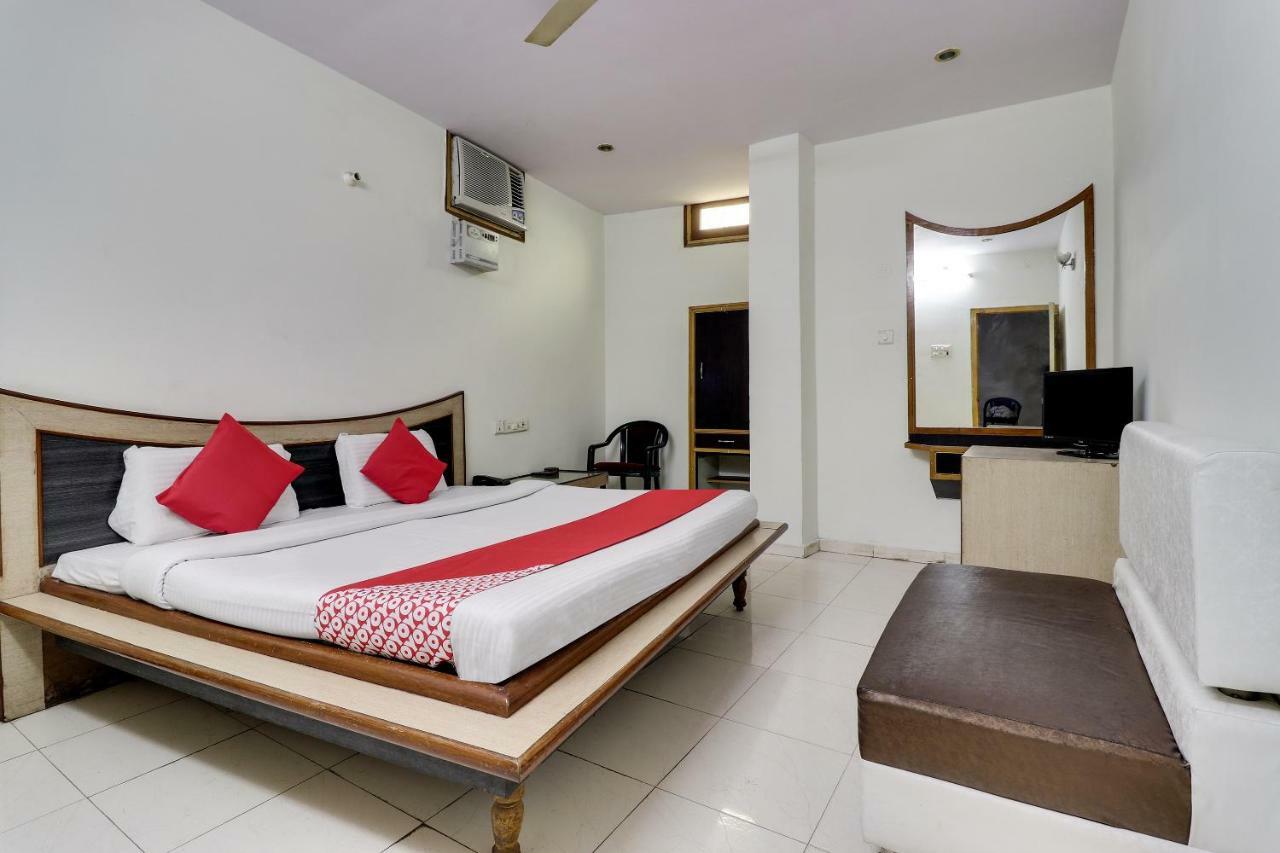 Oyo 45398 Kunal Hotel Etawah Bagian luar foto