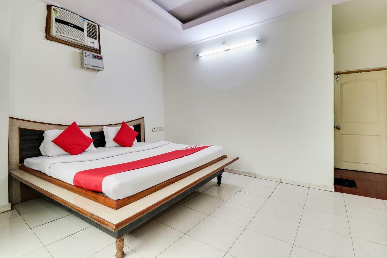 Oyo 45398 Kunal Hotel Etawah Bagian luar foto