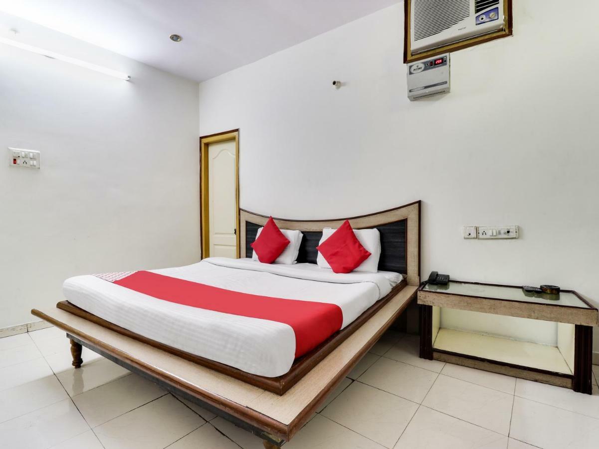 Oyo 45398 Kunal Hotel Etawah Bagian luar foto