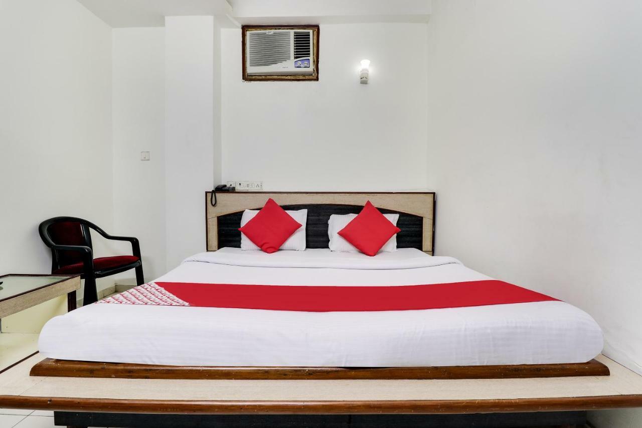 Oyo 45398 Kunal Hotel Etawah Bagian luar foto